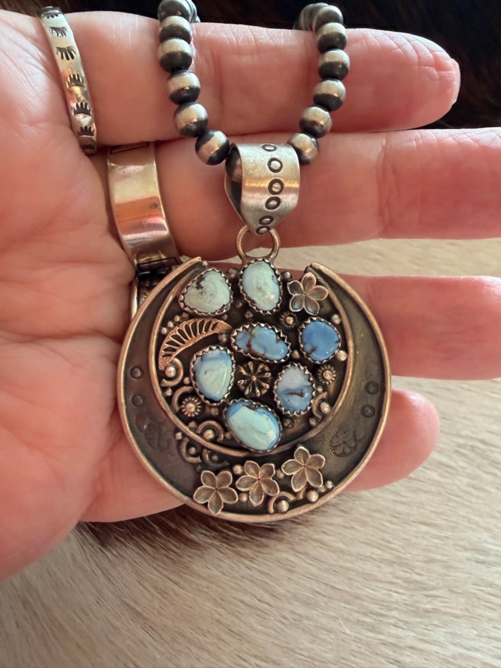 ❤️ LG Golden Hills Turquoise Decorative Stamped Matte Sterling Cluster Pendant